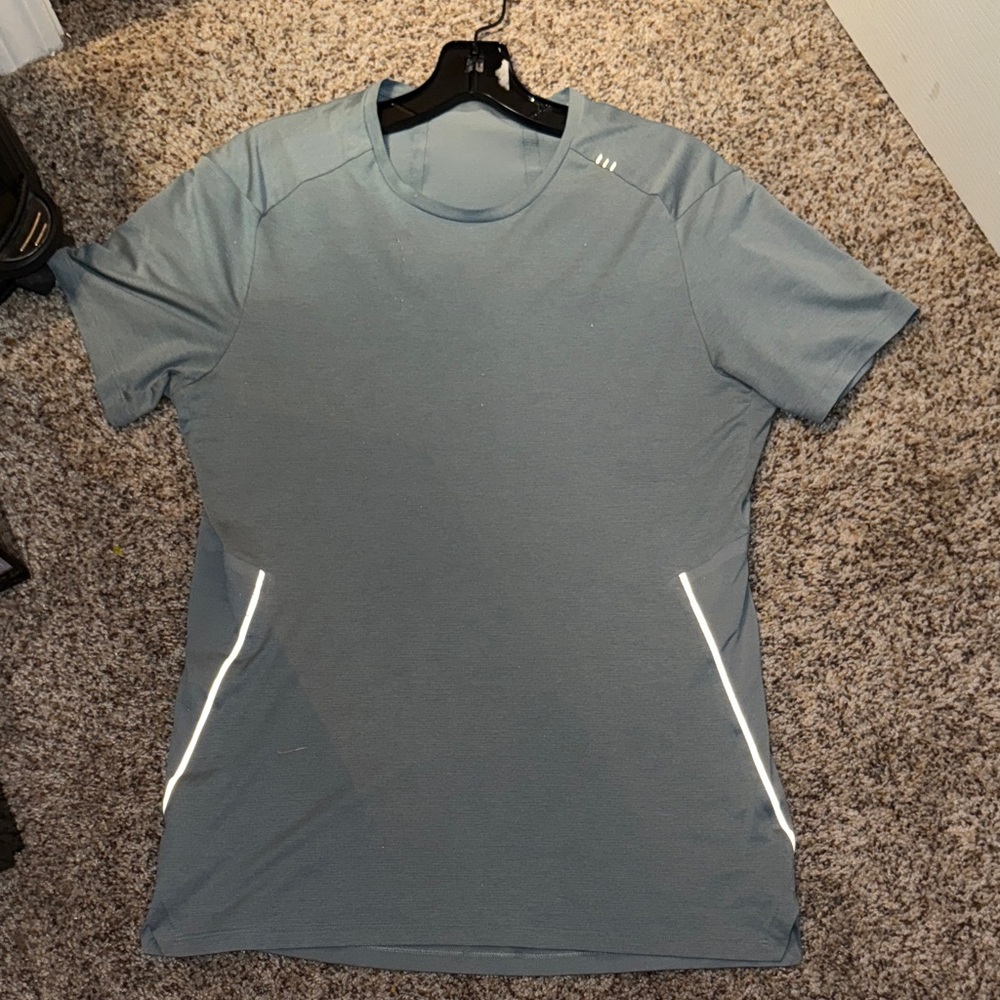 Lululemon light grey shirt